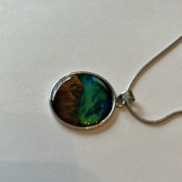 Elegant Silver Tone Necklace with Colorful Pendant - Picture 4 of 9